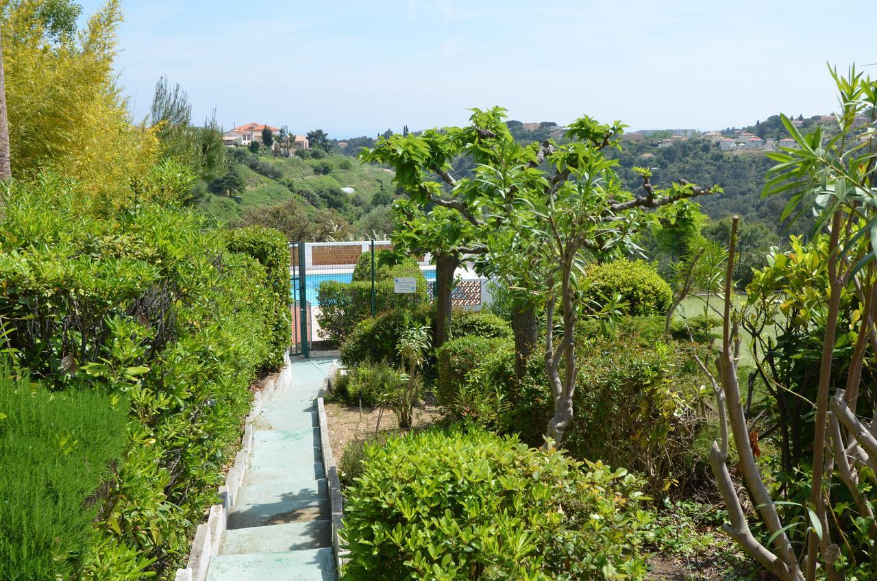 6 Personnes Avec Terrasse Et Piscine Quartier Fabron A Nice